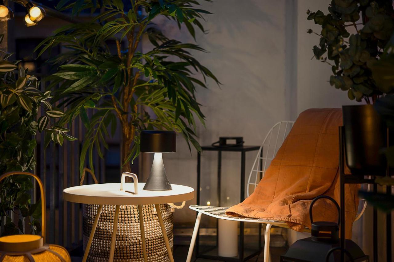 Sanders Leaves - Chic Three-Bedroom Apartment In Downtown Copenhagen Exterior photo